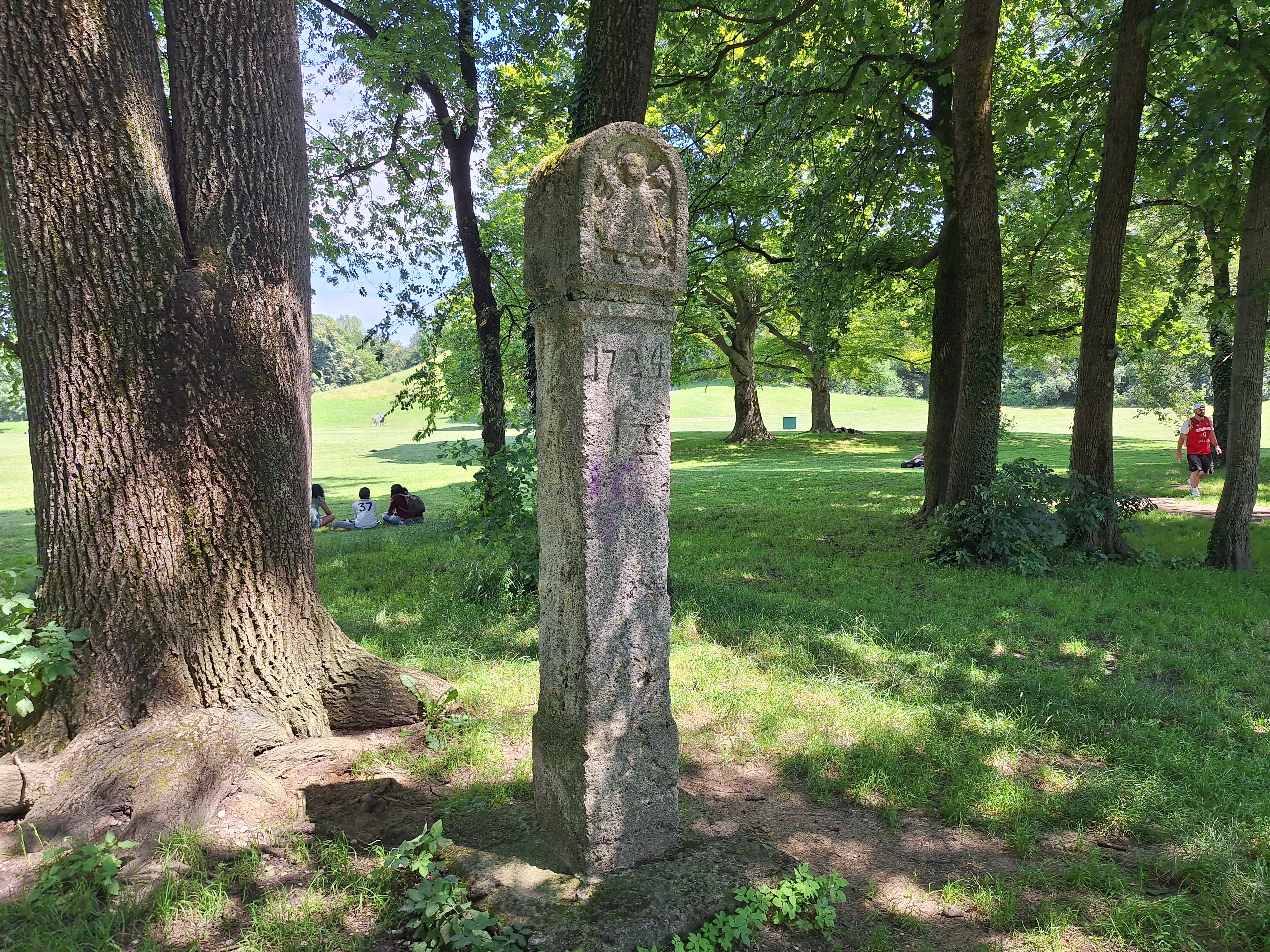 Englischer Garten Sınır Taşı