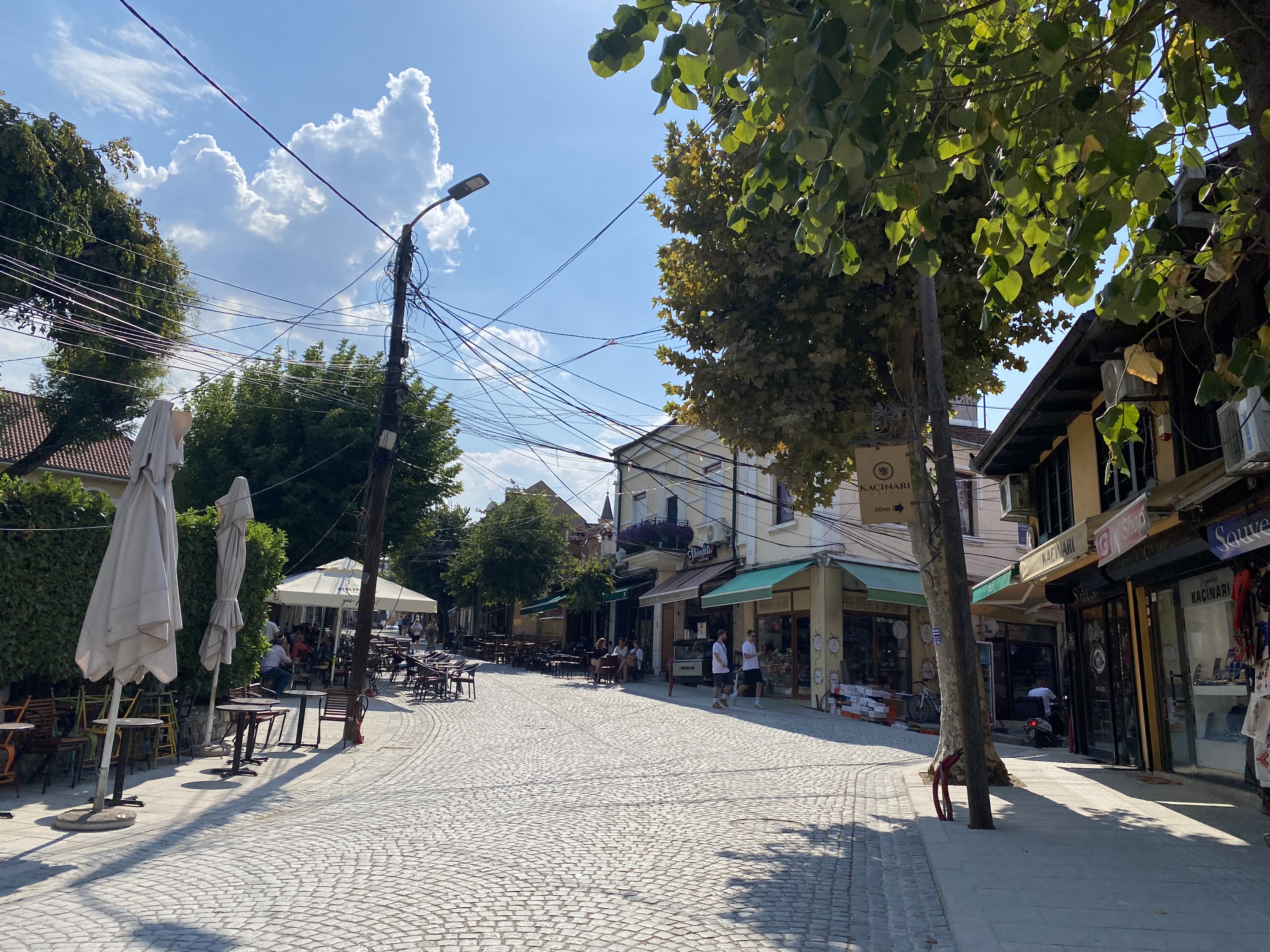 Şemsiyeli Sokak.jpg