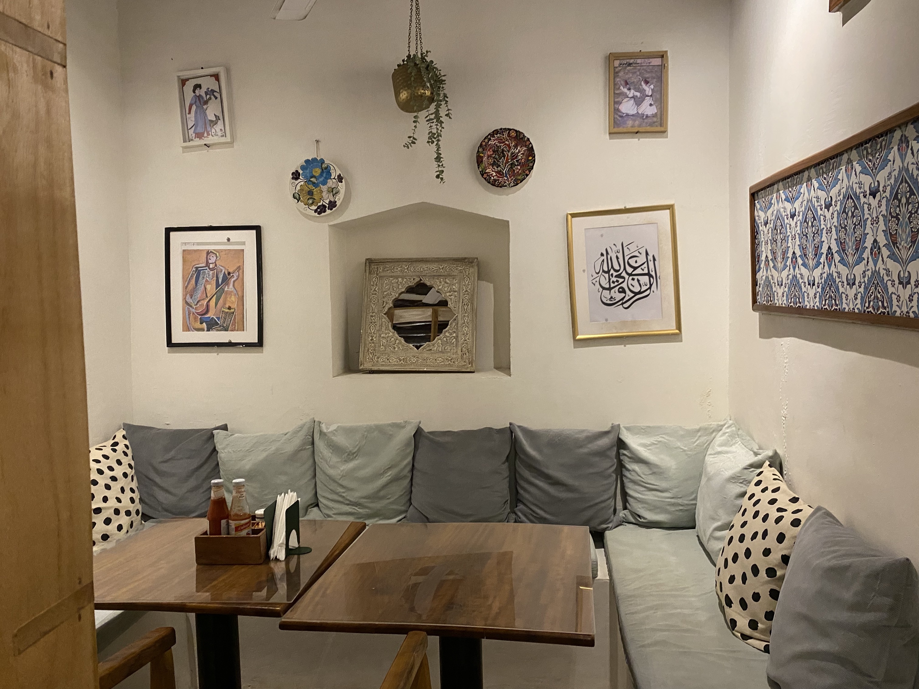 Türk Restoranının İçi.jpg
